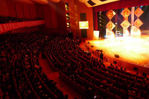 <b>一禾科技：劇院舞臺音響燈光設計方案</b>