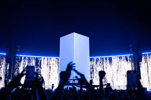 <b>大衛(wèi)·庫(kù)塔 “巨石” 巡演：「未來(lái)主義」極致視聽(tīng)驚艷全球！</b>